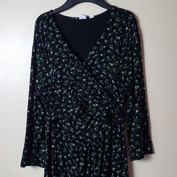 NWT GAP Maternity Floral Jersey Knit Stretch Wrap Front Dress Size M - Picture 2 of 7